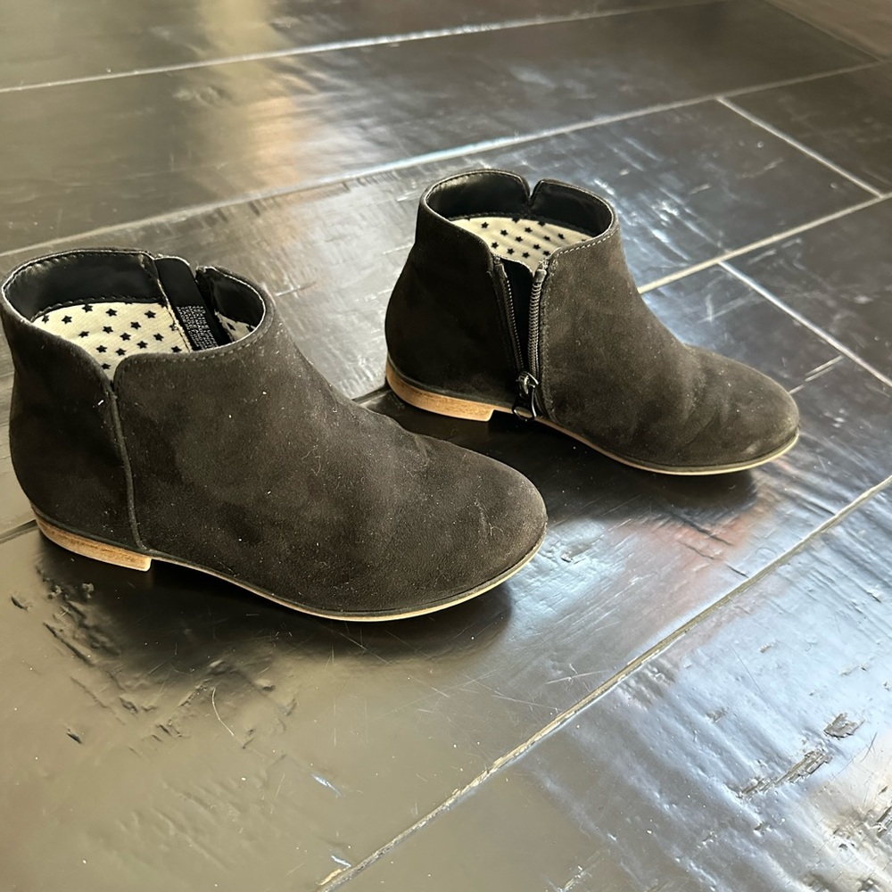 Child size 13 black booties. Used twice.